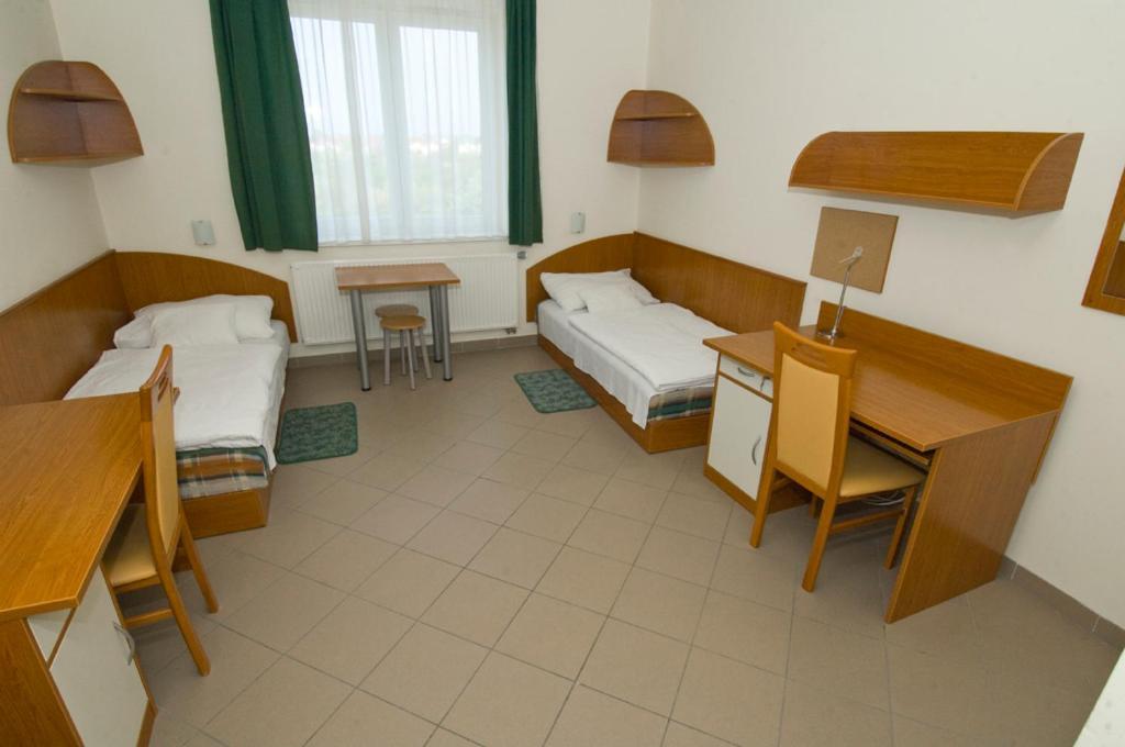 Karoly Robert Diakhotel Gyongyos Room photo