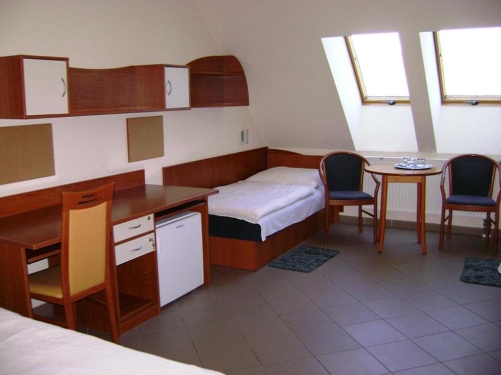 Karoly Robert Diakhotel Gyongyos Room photo