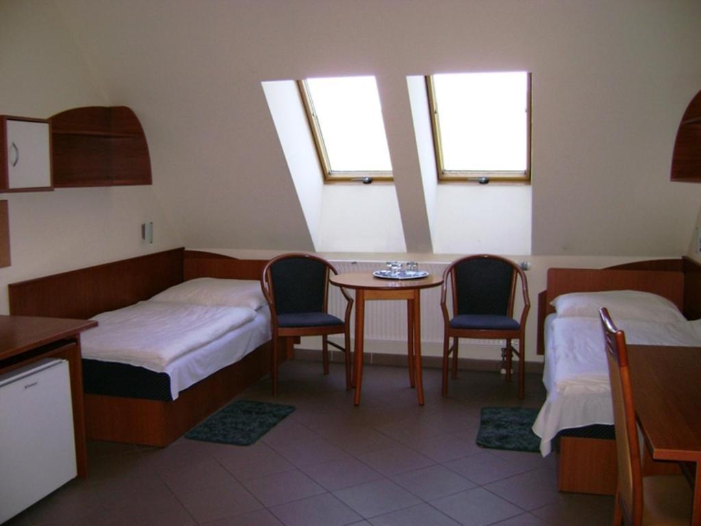 Karoly Robert Diakhotel Gyongyos Room photo